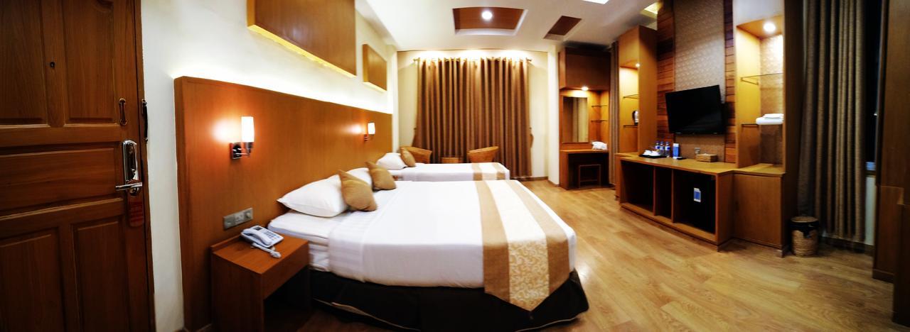 The Hotel Nova Mandalay Bagian luar foto